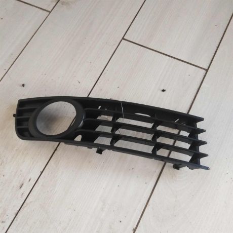 resetka-bampera-pravaia-audi-a4-b6-8e-novaia-art-53024-big-0