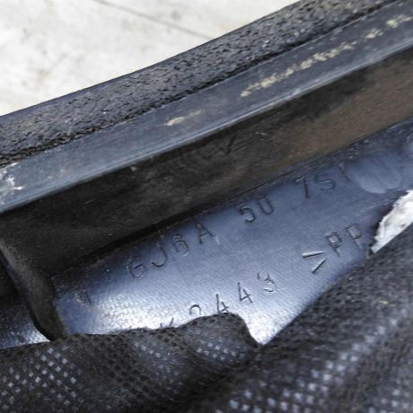 nakladka-dekorativnaia-levaia-zabo-dozdevik-vodiashhii-shhitok-mazda-6-gg-art-54311-big-4