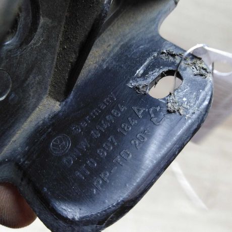 kronstein-krepleniia-perednego-bampera-pravyi-volkswagen-touran-sa2-art-55549-big-1
