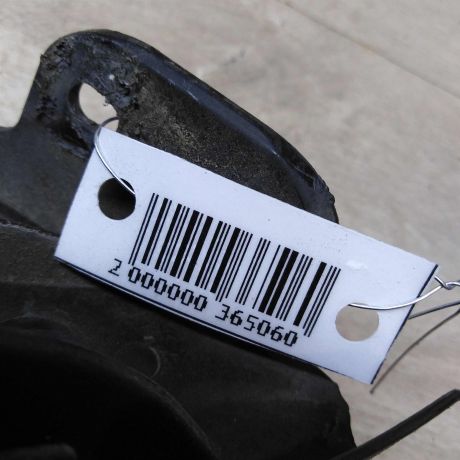 kronstein-krepleniia-perednego-bampera-pravyi-volkswagen-touran-sa2-art-55549-big-3