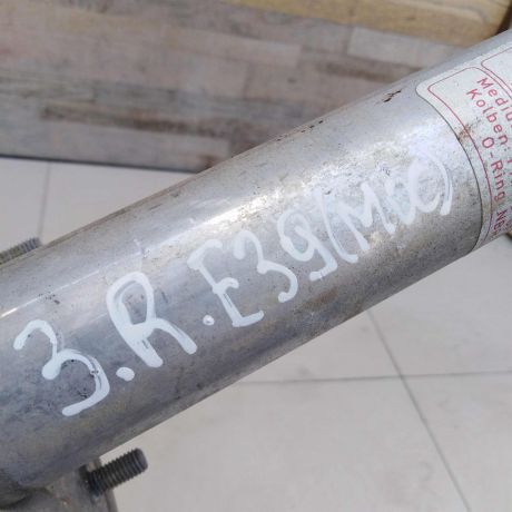 kronstein-krepleniia-zadnego-bampera-pravyi-bmw-e39-28i-mkpp-art-55872-big-2