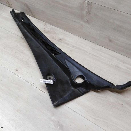 nakladka-dekorativnaia-levaia-vodootvodiashhii-shhitok-zabo-dozdevik-hyundai-accent-2-06-gv-sedan-art-56028-big-0