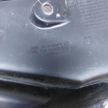 nakladka-dekorativnaia-levaia-vodootvodiashhii-shhitok-zabo-dozdevik-hyundai-accent-2-06-gv-sedan-art-56028-big-1