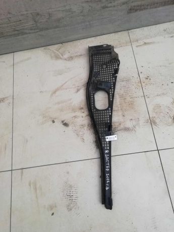 dekorativnaia-nakladka-zabo-vodootvodiashhii-shhitok-dozdevik-pravaia-renault-duster-i-art-58743-big-0