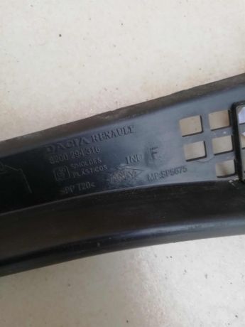 dekorativnaia-nakladka-zabo-vodootvodiashhii-shhitok-dozdevik-pravaia-renault-duster-i-art-58743-big-3