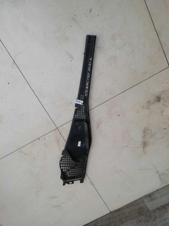 dekorativnaia-nakladka-zabo-vodootvodiashhii-shhitok-dozdevik-levaia-renault-duster-i-art-58978-big-0