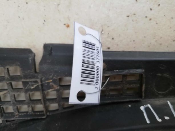 dekorativnaia-nakladka-zabo-vodootvodiashhii-shhitok-dozdevik-levaia-renault-duster-i-art-58978-big-2