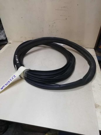 uplotnitel-dveri-perednii-pravyi-peugeot-408-art-60031-big-1