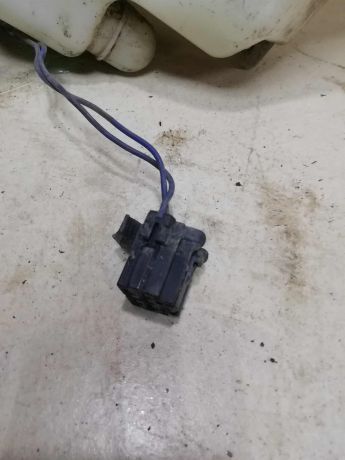 bacok-omyvatelia-lobovogo-stekla-mazda-millenia-art-60678-big-1