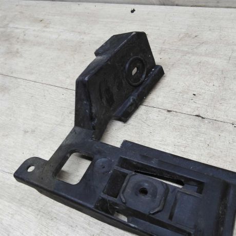 kronstein-levyi-krepleniia-zadnego-bampera-sedan-volkswagen-passat-b6-art-60706-big-2