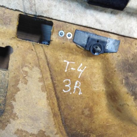 obsivka-bagaznika-salona-zadniaia-pravaia-passazir-volkswagen-transporter-t4-24d-19tdi-art-60931-big-4