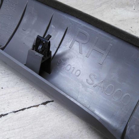 obsivka-vnutrenniaia-stoiki-salona-peredniaia-pravaia-nakladka-subaru-forester-ii-art-62859-big-1