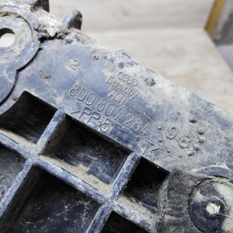 kronstein-perednii-pravyi-kreplenie-bampera-audi-a4-b5-art-63549-big-1