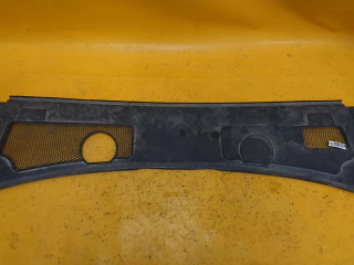 vodootvodiashhii-shhitok-zabo-nakladka-pod-kapotom-audi-a6-c6-art-63686