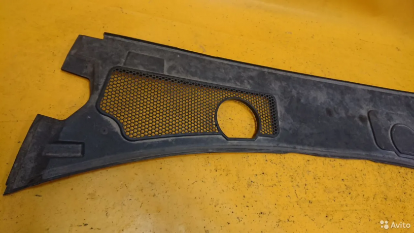 vodootvodiashhii-shhitok-zabo-nakladka-pod-kapotom-audi-a6-c6-art-63686-big-4