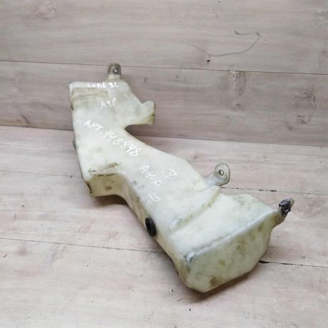 bacok-omyvatelia-lobovogo-stekla-audi-a4-b6-8e-art-65665-big-1