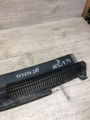 dekorativnaia-nakladka-zabo-dozdevik-vodootvodiashhii-shhitok-pravaia-storona-chevrolet-aveo-t200-xetcbek-art-66269-big-1