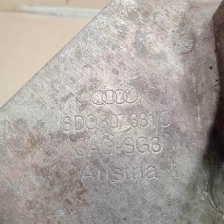 kronstein-bampera-zadnii-levyi-audi-a4-b5-restailing-art-66274-big-3