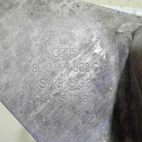 kronstein-bampera-zadnii-pravyi-audi-a4-b5-restailing-art-66401-big-3