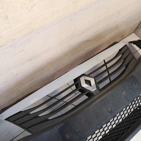 bamper-perednii-renault-logan-1-defekt-art-67464-big-4