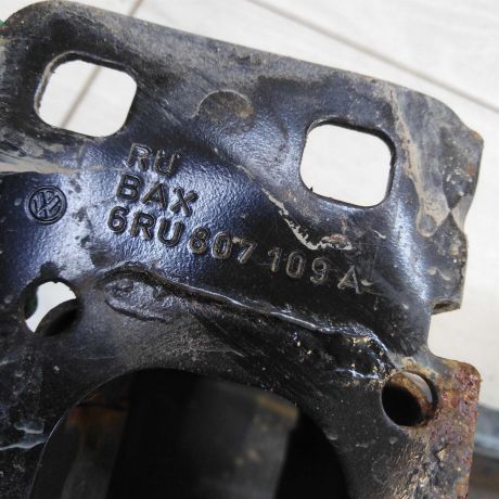 usilitel-perednego-bampera-defekt-volkswagen-polo-v-sedan-art-71270-big-8