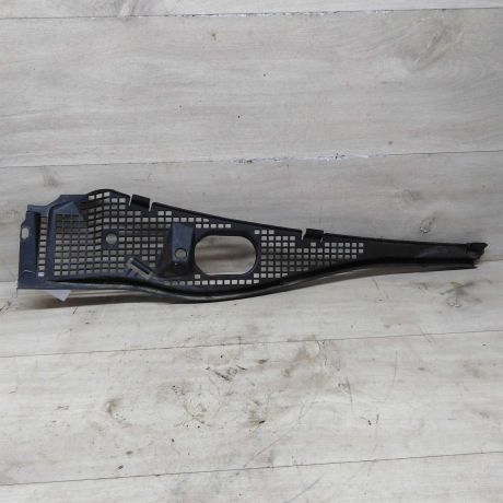 dekorativnaia-nakladka-zabo-dozdevik-vodootvodiashhii-shhitok-pravyi-renault-logan-i-art-74212-big-4