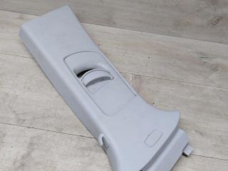 obsivka-stoiki-salona-sredniaia-pravaia-skoda-yeti-i-art-76437