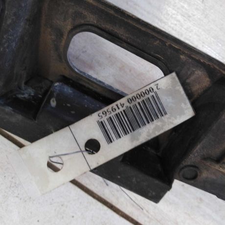 kronstein-centralnyi-krepleniia-zadnego-bampera-volkswagen-passat-b6-art-77228-big-3