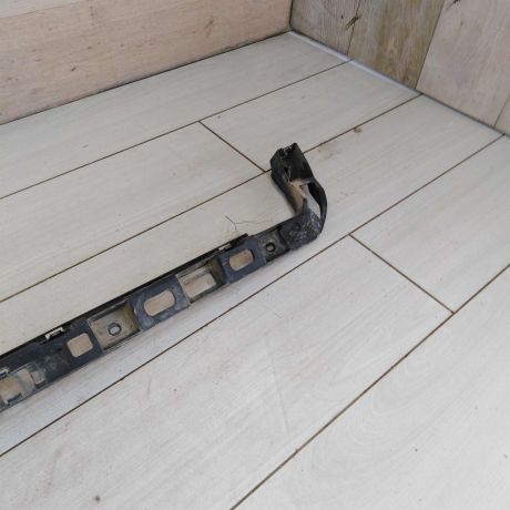 kronstein-centralnyi-krepleniia-zadnego-bampera-volkswagen-passat-b6-art-77228-big-4