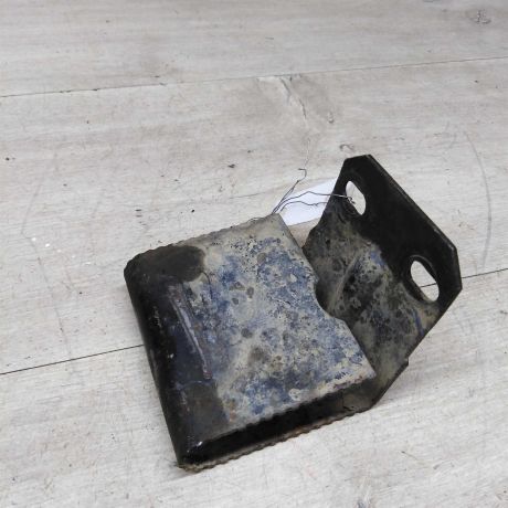 kronstein-krepleniia-bampera-perednii-pravyi-audi-80-b4-art-77250-big-1