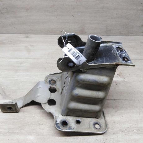 kronstein-pravyi-kreplenie-perednego-bampera-opel-vectra-c-art-81337-big-2