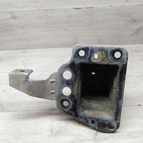 kronstein-pravyi-kreplenie-perednego-bampera-opel-vectra-c-art-81337-big-1