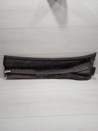 dekorativnaia-nakladka-zabo-dozdevik-vodootvodiashhii-shhitok-pravaia-toyota-corolla-ix-e120-e130-art-81747-big-0