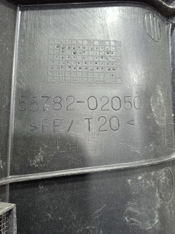 dekorativnaia-nakladka-zabo-dozdevik-vodootvodiashhii-shhitok-levaia-toyota-corolla-ix-e120-e130-art-81815-big-3