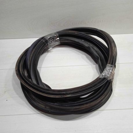 uplotnitelnaia-rezinka-kryski-bagaznika-kia-ceed-universal-art-84624-big-0