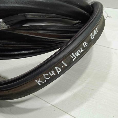 uplotnitelnaia-rezinka-kryski-bagaznika-kia-ceed-universal-art-84624-big-2