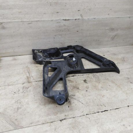 kronstein-levyi-krepleniia-zadnego-bampera-sedan-renault-megane-ii-art-90337-big-0