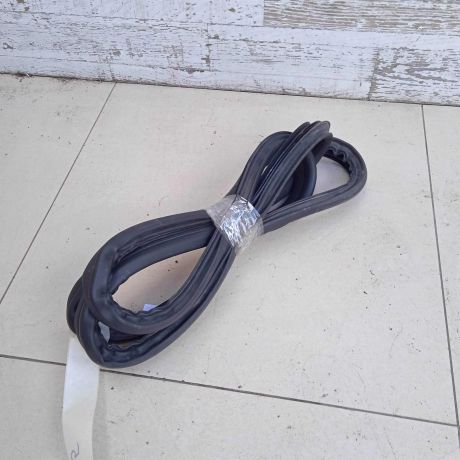 uplotnitel-dveri-zadnii-levyi-skoda-yeti-i-art-90445-big-1