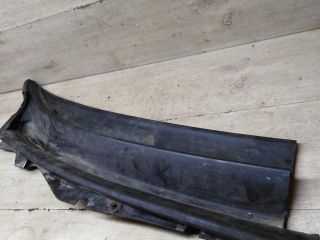 dekorativnaia-nakladka-zabo-dozdevik-vodootvodiashhii-shhitok-pravyi-ford-mondeo-3-art-95178