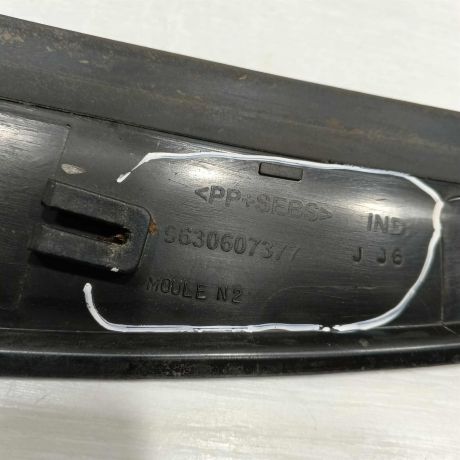 dekorativnaia-nakladka-zabo-dozdevik-vodootvodiashhii-shhitok-pravyi-peugeot-206-art-97293-big-1