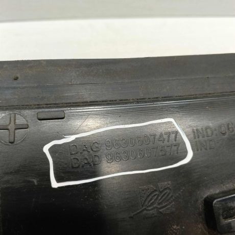 dekorativnaia-nakladka-zabo-dozdevik-vodootvodiashhii-shhitok-levaia-peugeot-206-art-97461-big-2