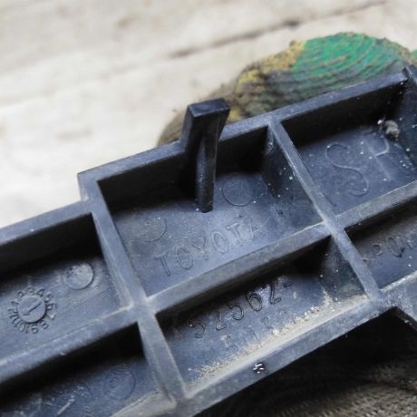 kronstein-pravyi-krepleniia-zadnego-bampera-toyota-avensis-iii-art-99481-big-1