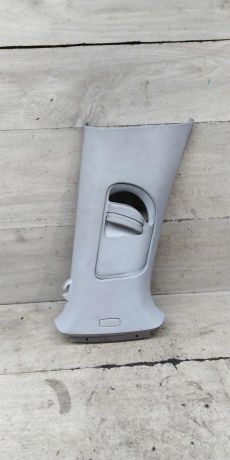 obsivka-salona-nakladka-pravaia-na-sredniuiu-stoiku-volkswagen-jetta-vi-art-101164-big-0