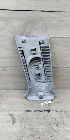 obsivka-salona-nakladka-pravaia-na-sredniuiu-stoiku-volkswagen-jetta-vi-art-101164-big-4
