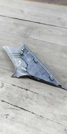 obsivka-salona-nakladka-zadniaia-levaia-na-stoiku-volkswagen-jetta-vi-art-101182-big-1