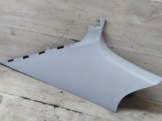 obsivka-salona-nakladka-zadniaia-pravaia-na-stoiku-volkswagen-jetta-vi-art-101184