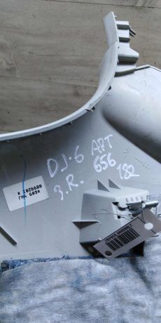 obsivka-salona-nakladka-zadniaia-pravaia-na-stoiku-volkswagen-jetta-vi-art-101184-big-2