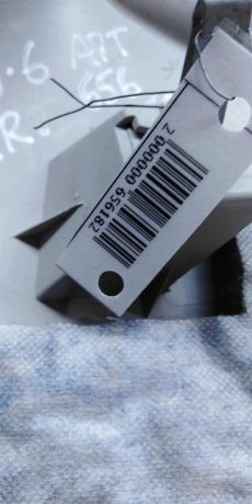 obsivka-salona-nakladka-zadniaia-pravaia-na-stoiku-volkswagen-jetta-vi-art-101184-big-3