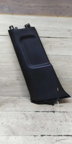 obsivka-srednei-stoiki-salona-nakladka-levaia-volkswagen-jetta-vi-art-101745-big-0