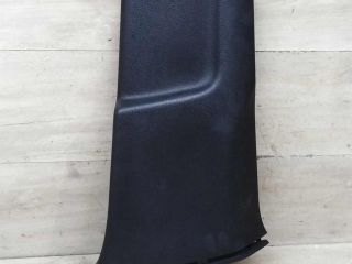 obsivka-srednei-stoiki-salona-nakladka-pravaia-volkswagen-jetta-vi-art-101809